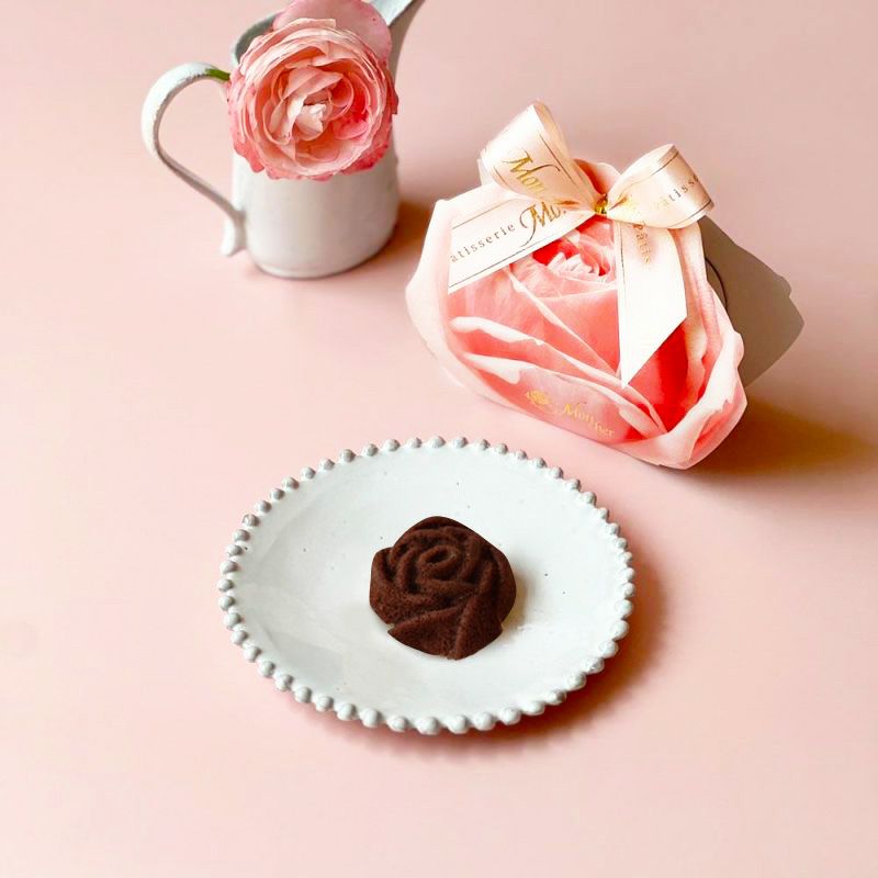 バラのフィナンシェ ショコラ1個箱 | 堂島ロールのパティスリー モン